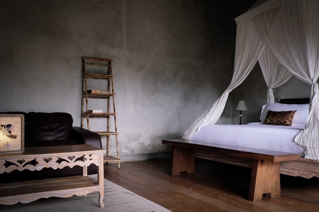 Kamar tidur unik Suweta Villa di Bali karya A & Partners via Arsitag