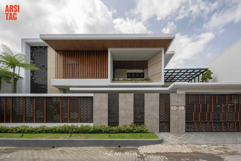 rumah modern kontemporer dengan special lighting