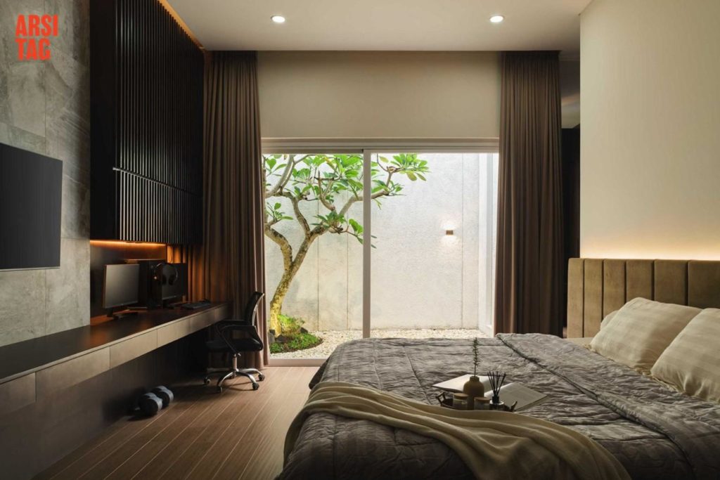 Kamar tidur nyaman dan intimate karya Mosu Design Studio via Arsitag
