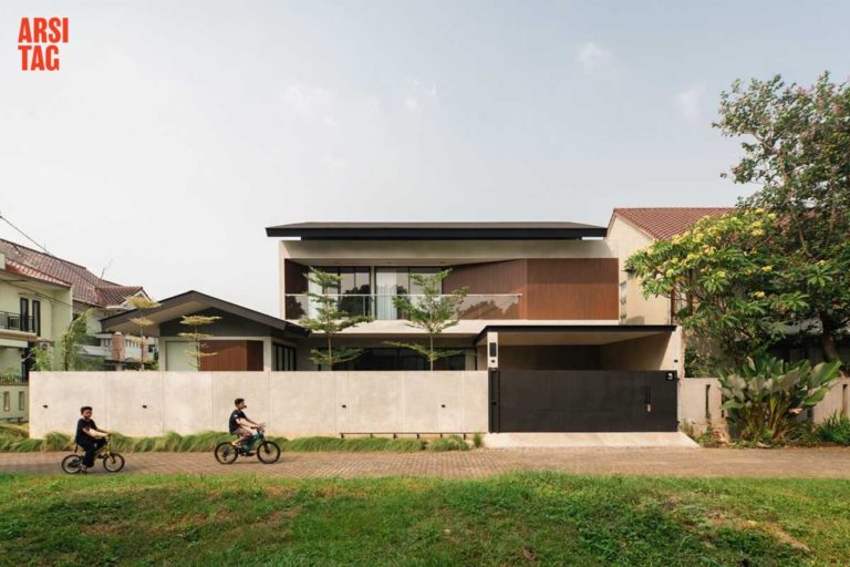 Rumah tropis Japandi di Tangerang Selatan, karya STUDIÉ via Arsitag
