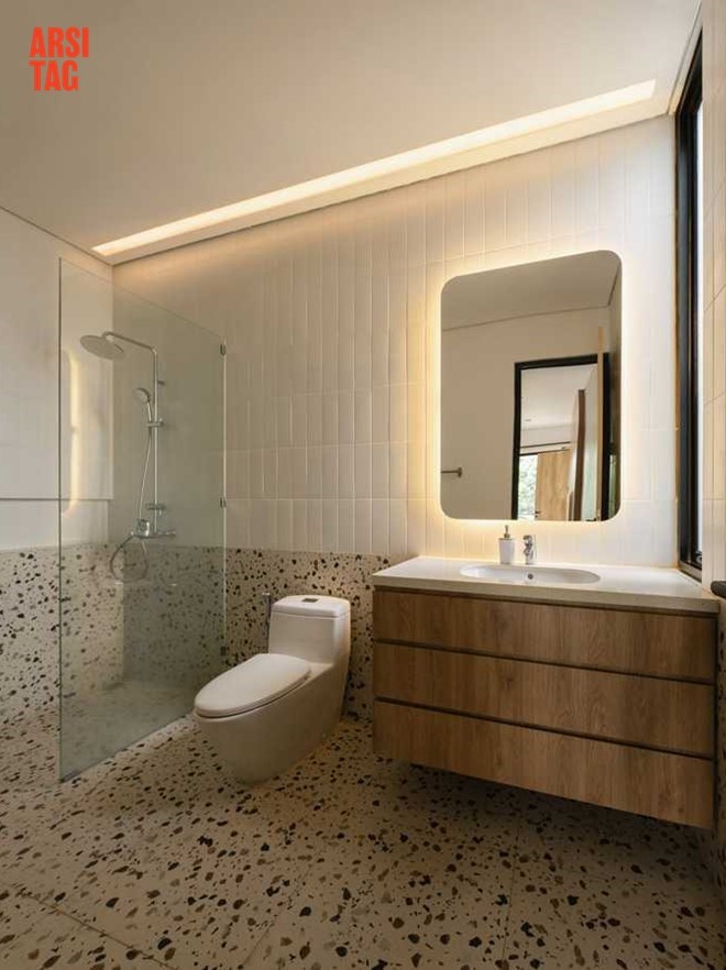 Kamar mandi dengan kombinasi material alami, karya STUDIÉ via Arsitag