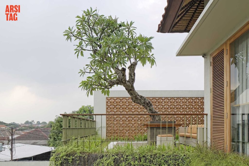 Taman Balkon Karya Ifd Architects via Arsitag
