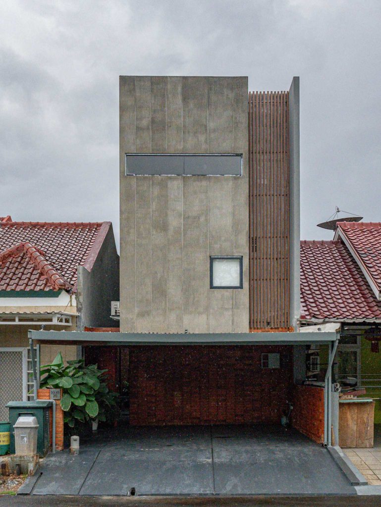 Gaya fasad tertutup dengan bukaan yang terbatas, karya Birka Loci via Arsitag  