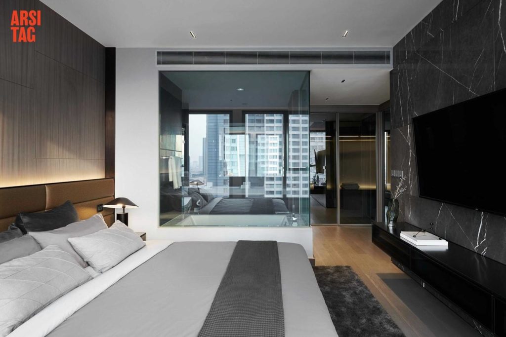 Kamar tidur dengan suasana yang menenangkan namun tetap elegan karya A01 via Arsitag 
