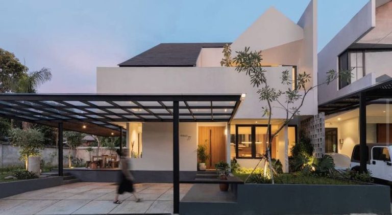 Fasad rumah split level yang terbuka, karya Andesh Tomo Design via Arsitag