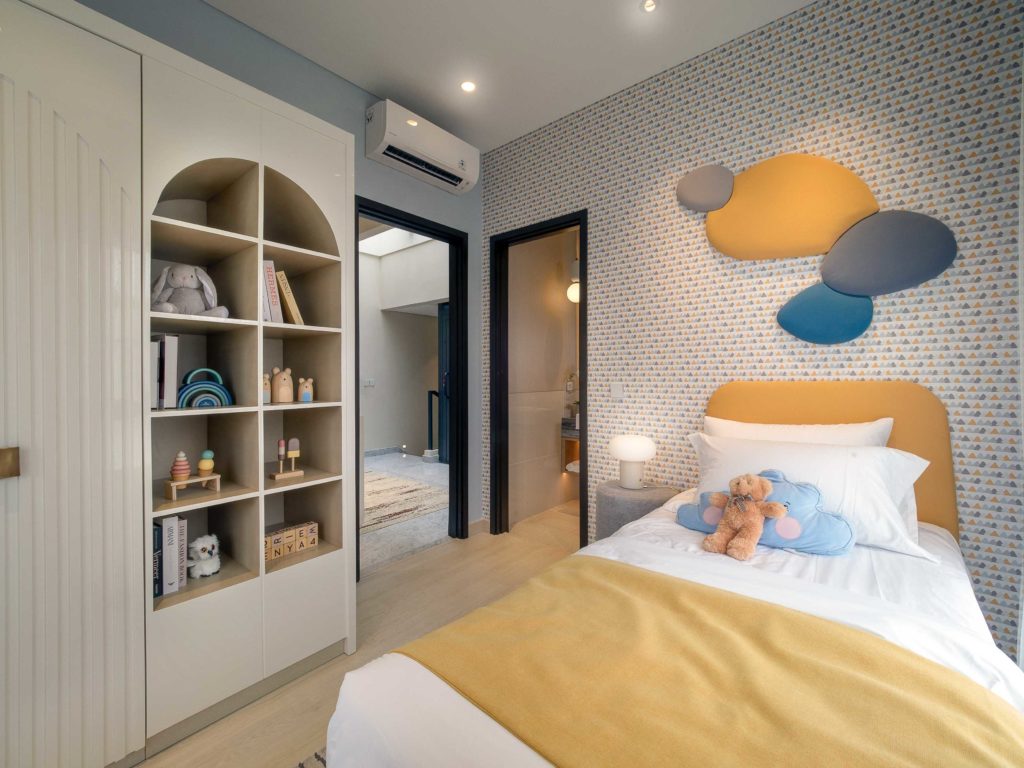 Desain Kamar Tidur Anak yang Tetap Fun dan Menawan karya Insada Integrated Design Team via Arsitag