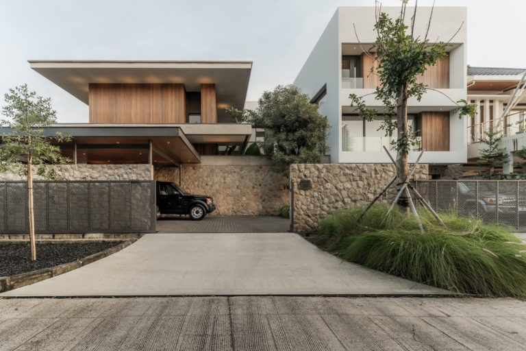 Penampakan Eksterior Rumah Teduh (MM House) Karya Arkides Studio