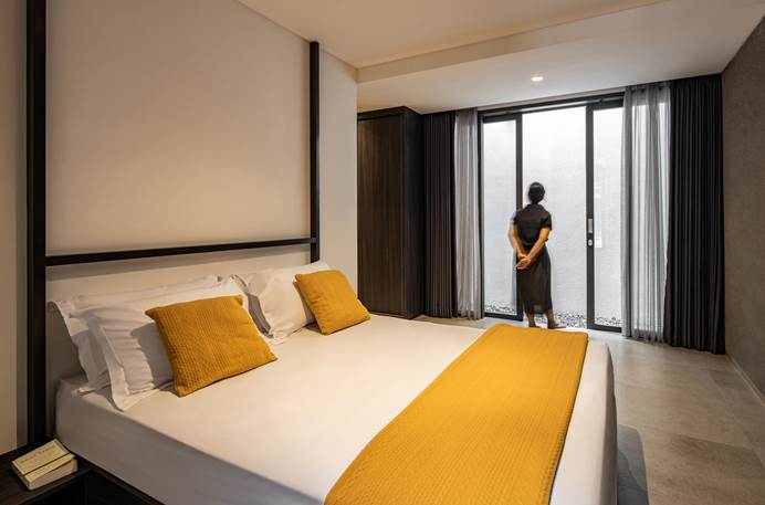 Bukaan lebar di kamar tidur, karya Somia Design Studio