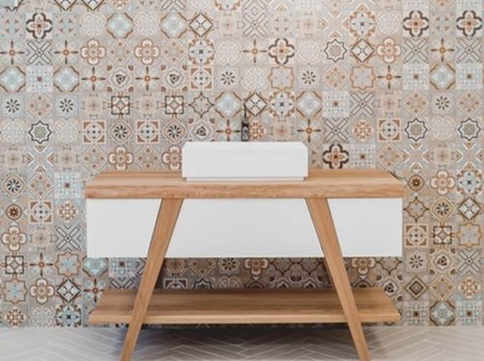 Tegel motif bunga via Unsplash