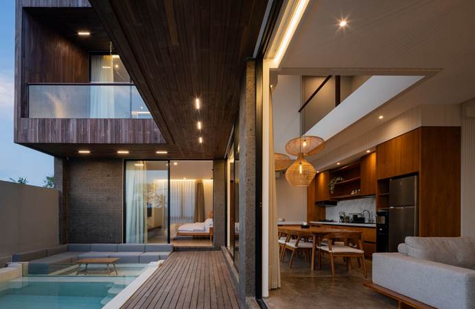 Area komunal dengan pemandangan kolam renang, sumber foto Lumbung Architect