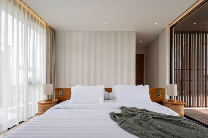 Warna-warna natural di kamar tidur, sumber foto Lumbung Architect