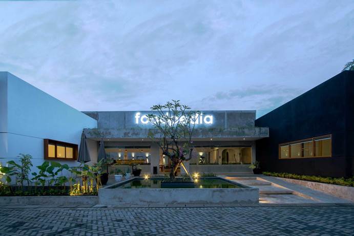 Desain resto industrial minimalis karya Ananda Ardiansyah Architect via Arsitag
